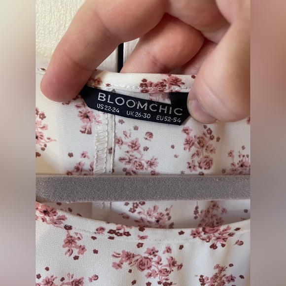 BloomChic Short Sleeve Blouse Size 22-24
White - Picture 3 of 7